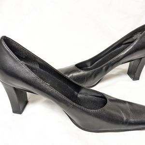 Etienne Aigner Black Pumps
